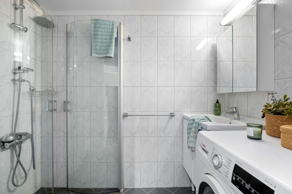 The Practical Benefits of White Tiles in Showers